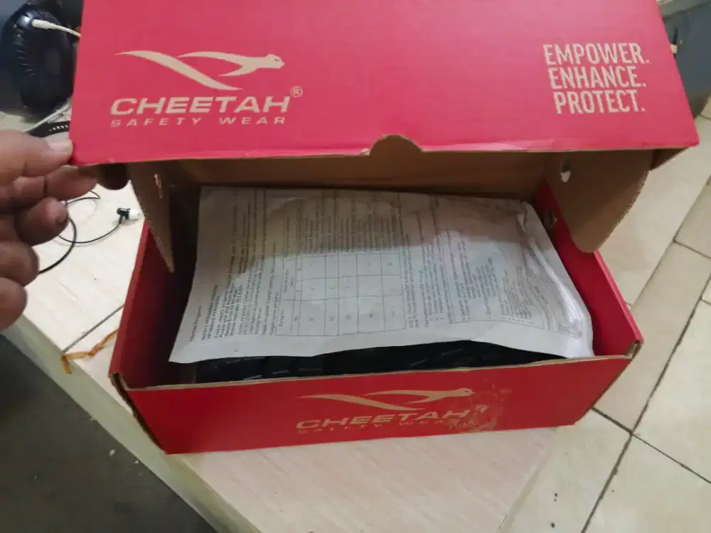 Sepatu safety cheetah