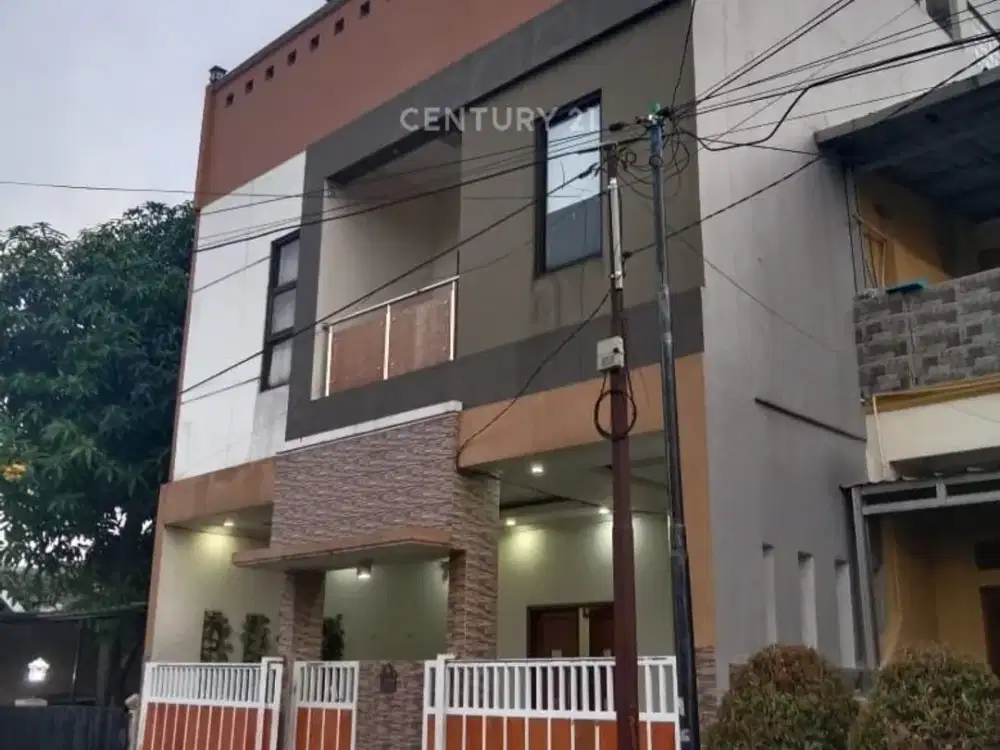 TURUN HARGA DIJUAL Rumah Bagus 3 Lantai dengan Lokasi yang Strategis dan Siap Huni Bebas Banjir di Perumahan Villa Nisa Indah 3, Bojong Kulur