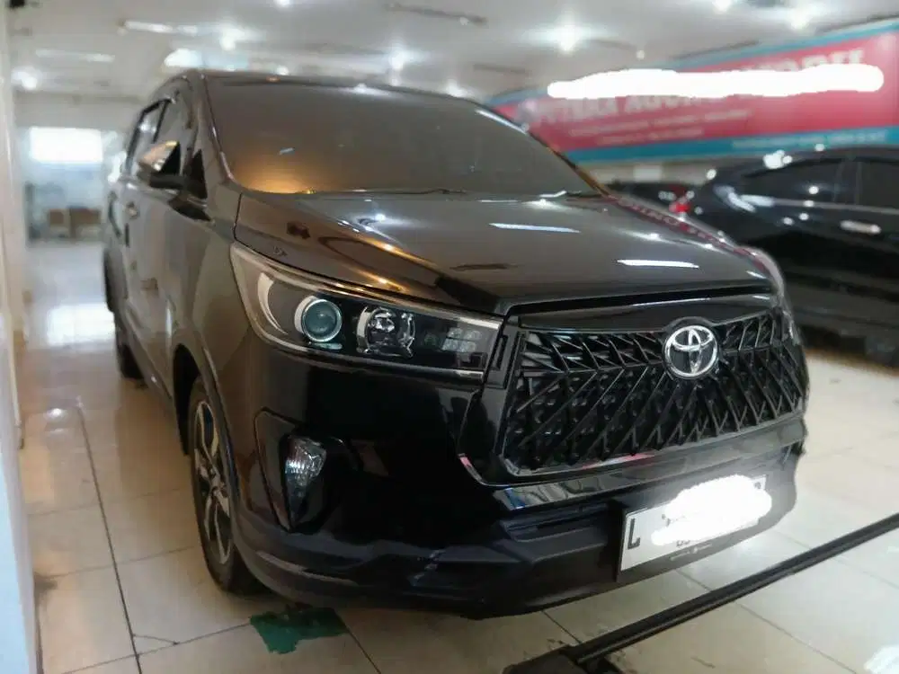 Toyota Kijang Innova Reborn Venturer Solar Automatic Hitam