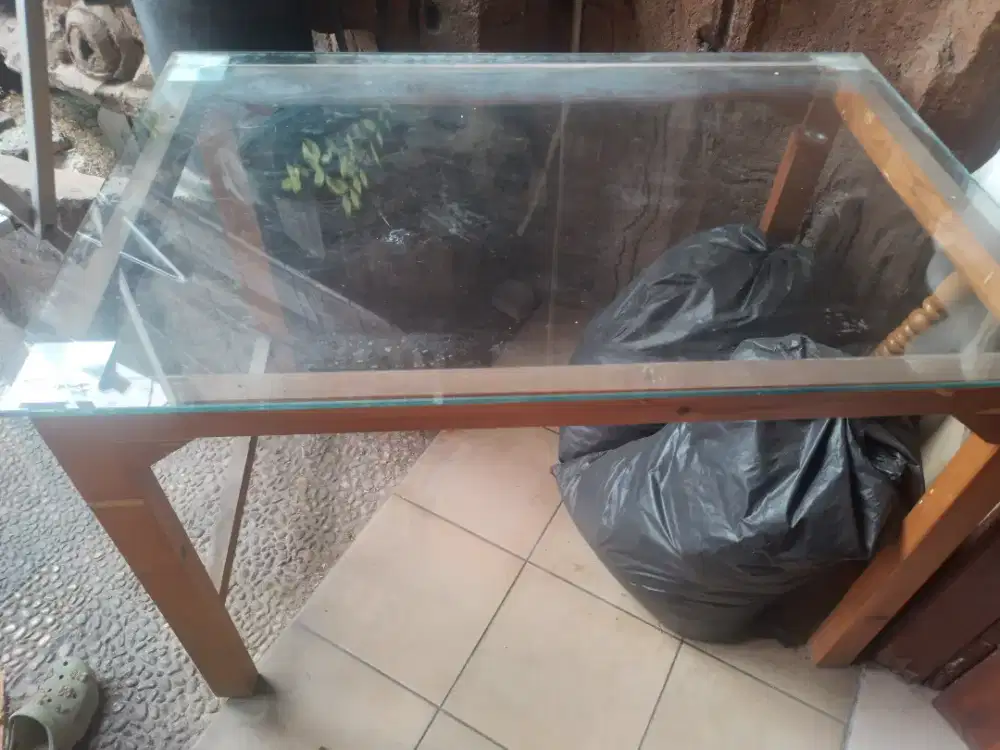 Preloved Meja kaca kayu jati belanda