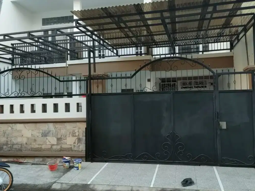 DISEWAKAN Rumah 2 Lantai Baru Renovasi  Siap Huni BABATAN PANTAI, Mulyorejo dekat Raya KENJERAN