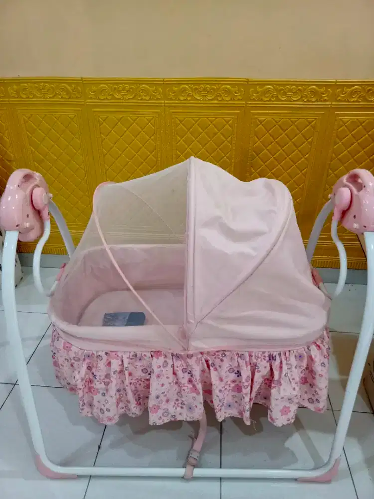 Tempat Tidur Baby Elle Automatic Cradle Pink