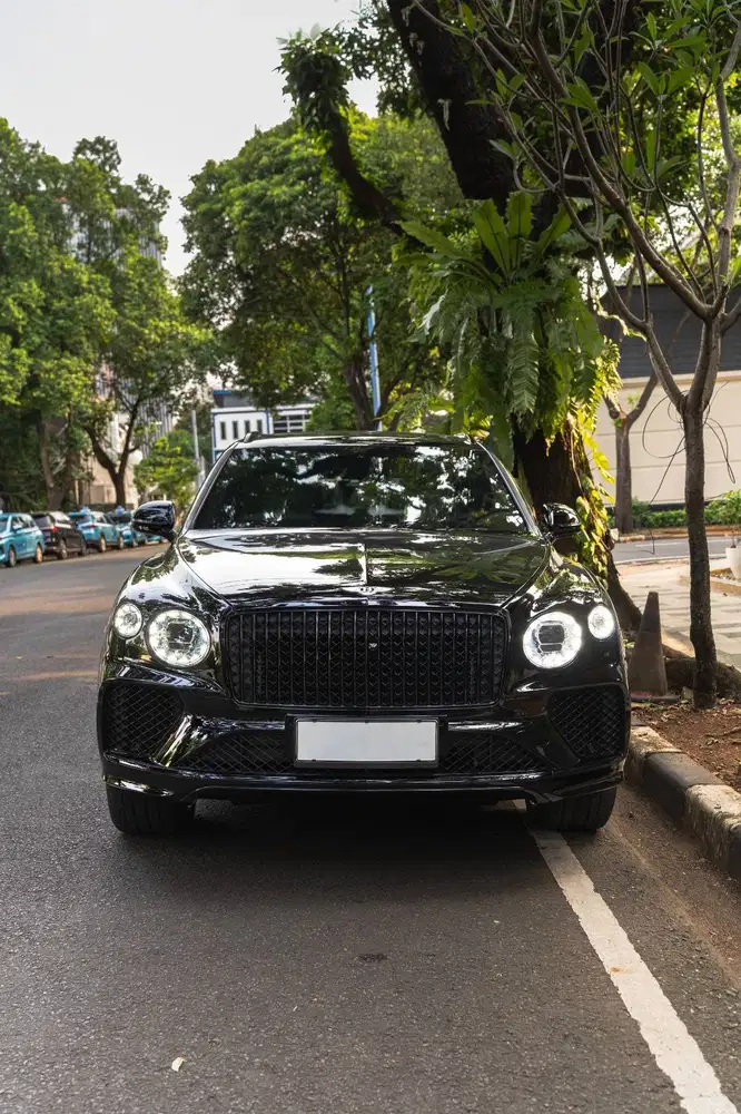 Bentley Bentayga Mulliner 2023 black hitam bentley bentayga 2022/2025