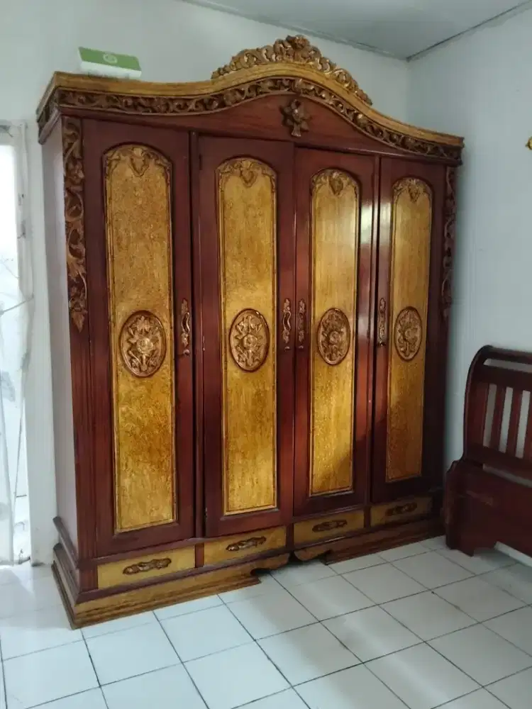 LEMARI JATI ASLI