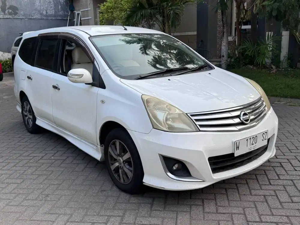 Grand Livina HWS 1.5 AT-Putih