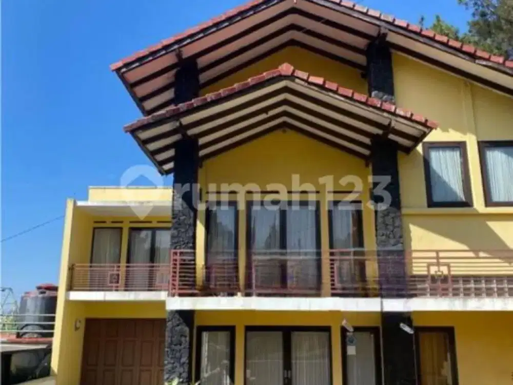 Dijual Rumah Villa Full Furnish di Villa Istana Bunga Lembang Bandung Barat