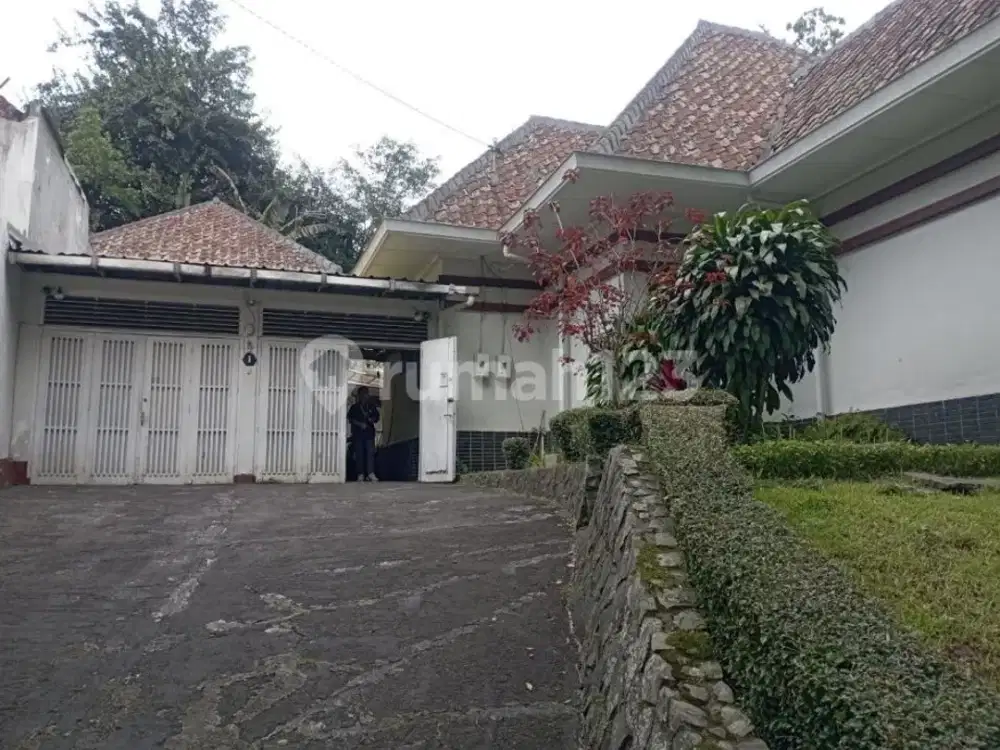 Dijual Rumah Klasik Belanda Terawat Posisi Hook di Kawasan Elite Pusat Kota Bandung