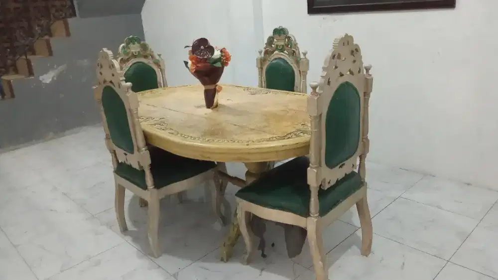 Meja makan dan  kursi jati paketan