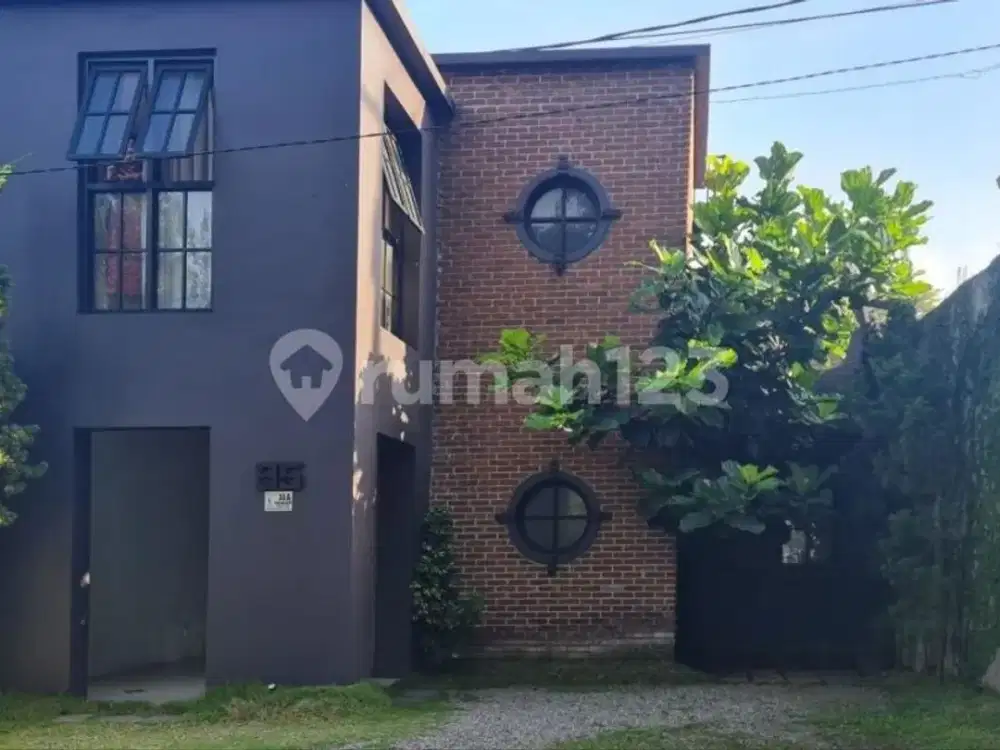 Dijual Rumah / Villa di Kawasan Dago Pakar Bandung