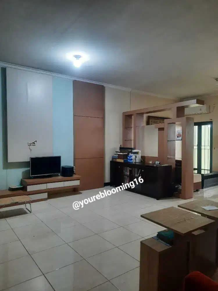 Rumah dijual di Tebet Barat Dalam, Akses Strategis