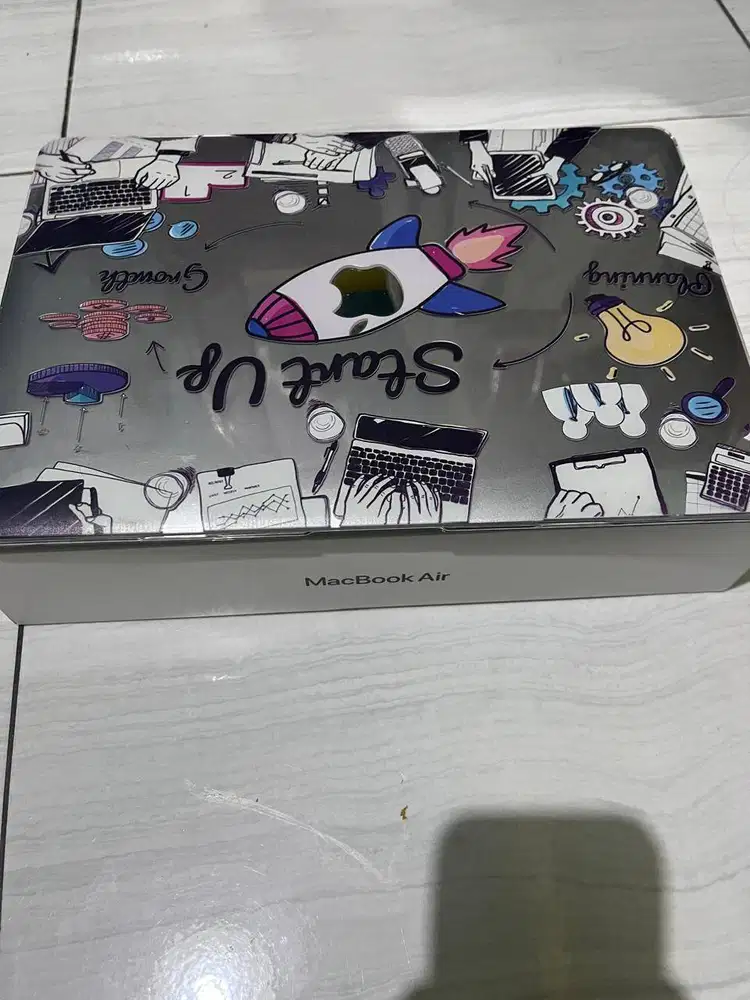 Di jual Macbook Air M1 13 inci 2020