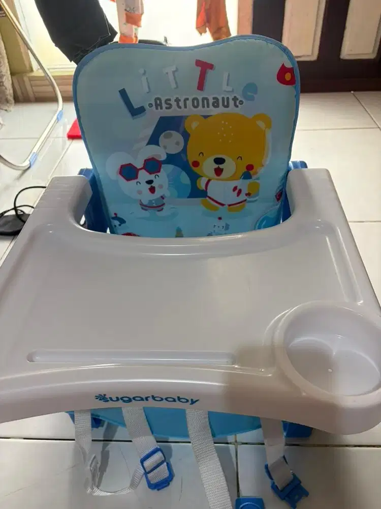 Dijual semuanya bak mandi baby chair dan kursi