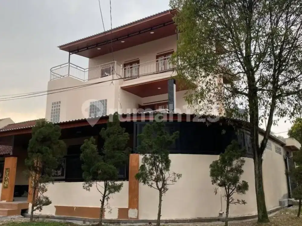 Dijual Rumah 2 Lantai Posisi Hook Harga Menarik di Batununggal Indah Estate Bandung