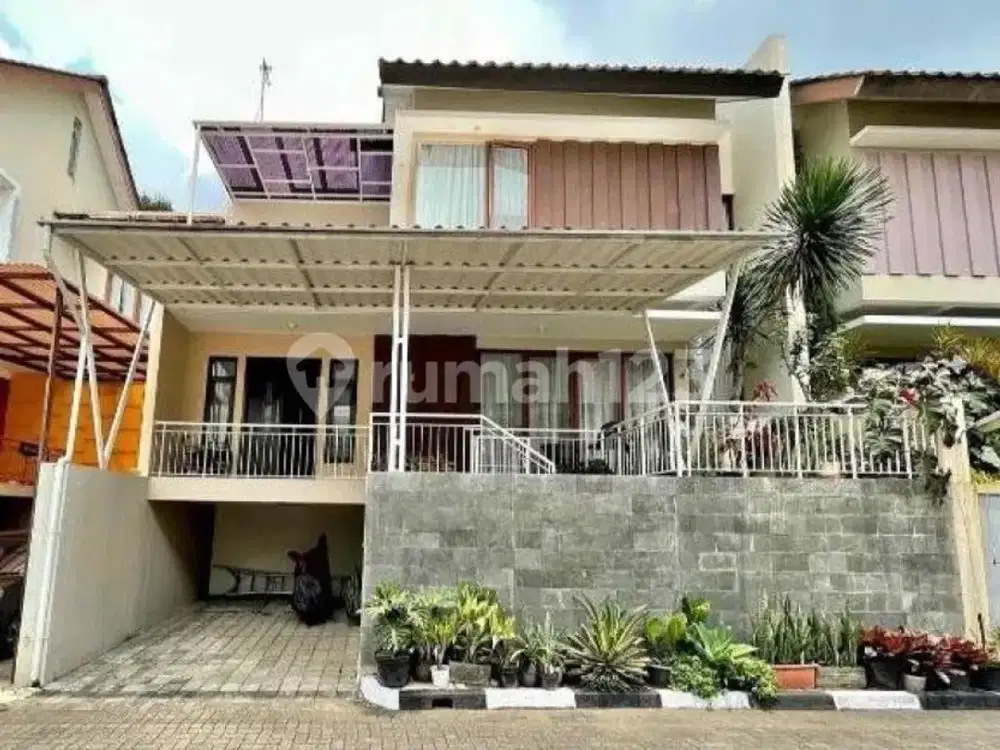 Dijual Rumah 2 Lantai Semi Furnish Dalam Cluster One Gate di Gegerkalong Bandung