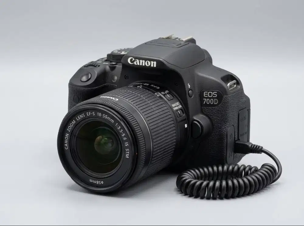 Canon EOS 700D + Lensa 18-55mm IS STM Fullset Box Mulus