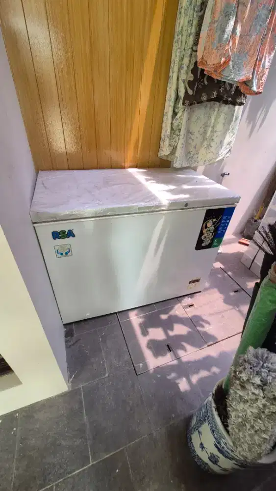 Jual Freezer Merk RSA Kondisi bagus dan beku