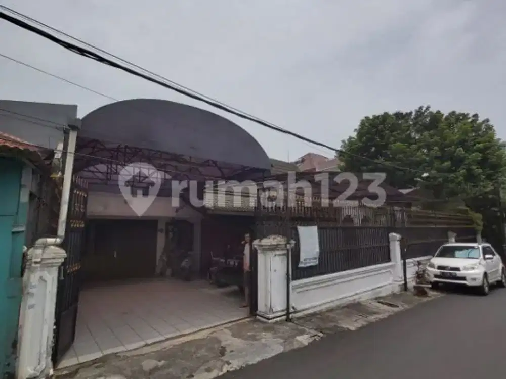 Rumah sederhana di Pejaten dekat Sentra Bisnis Kuningan Jakarta Selatan