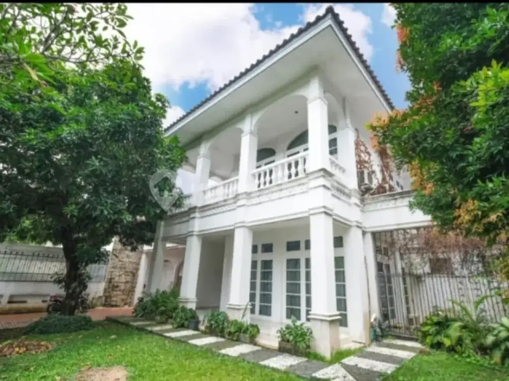 Rumah Nyaman dan Asri serta strategis di Pondok Indah Jakarta Selatan