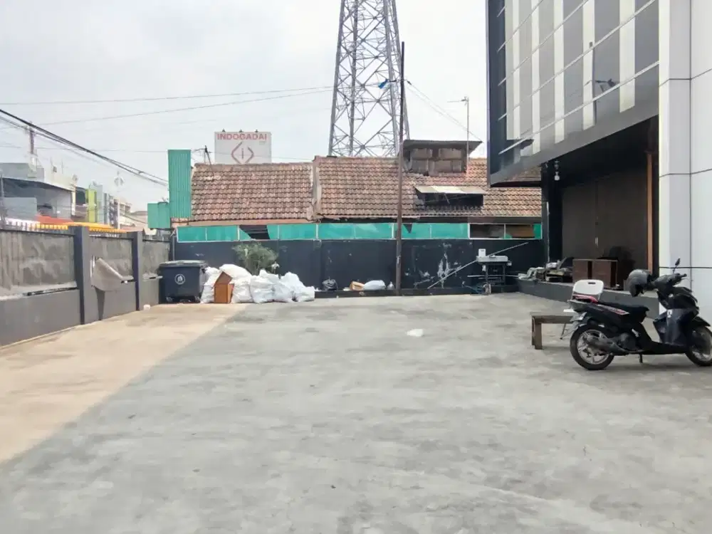Gedung 4 lantai lebar 25 jalan besar 2 arah di Plumpang Semper, Koja