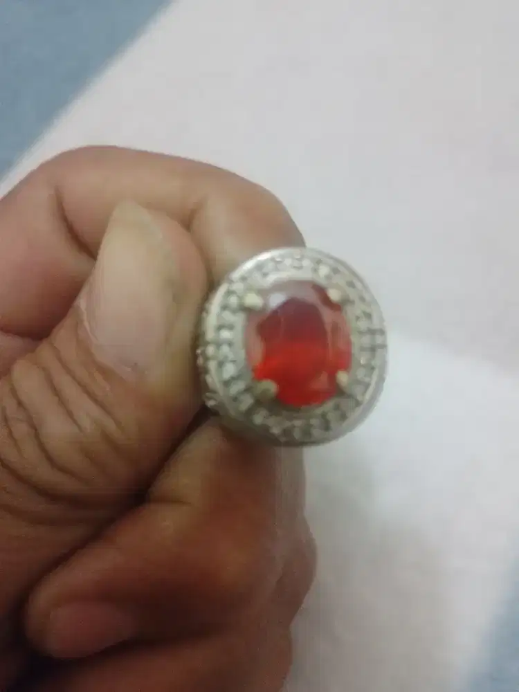 Batu Cincin merah hati