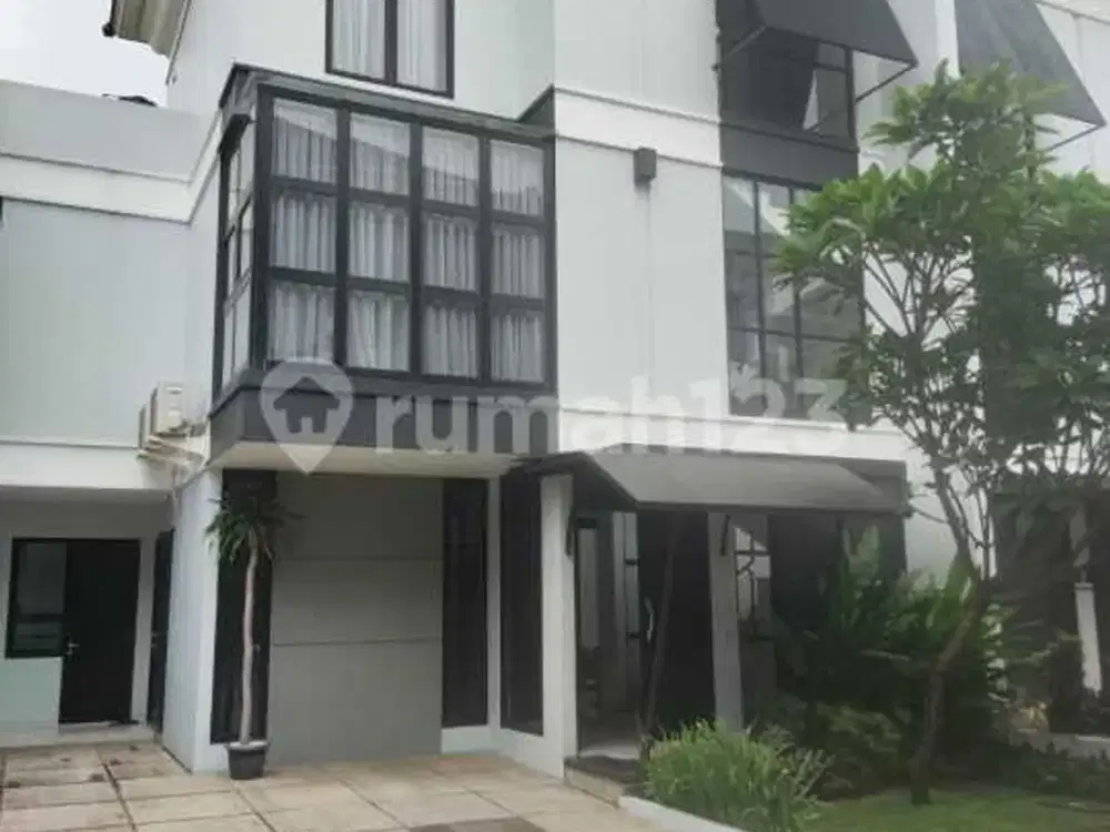 Rumah Modern dekat Sentra bisnis Tb.Simatupang  di Ampera Jakarta Selatan
