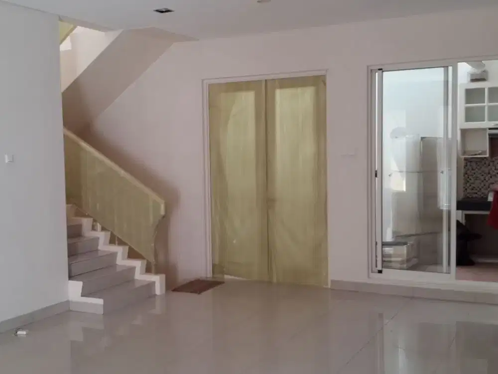 RUMAH LAYAR PERMAI PIK