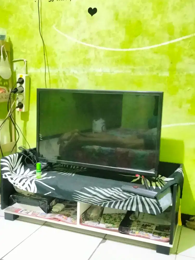 JUAL SEPAKET TV SMART 30INC OUEBISI + MEJA + ANTENA