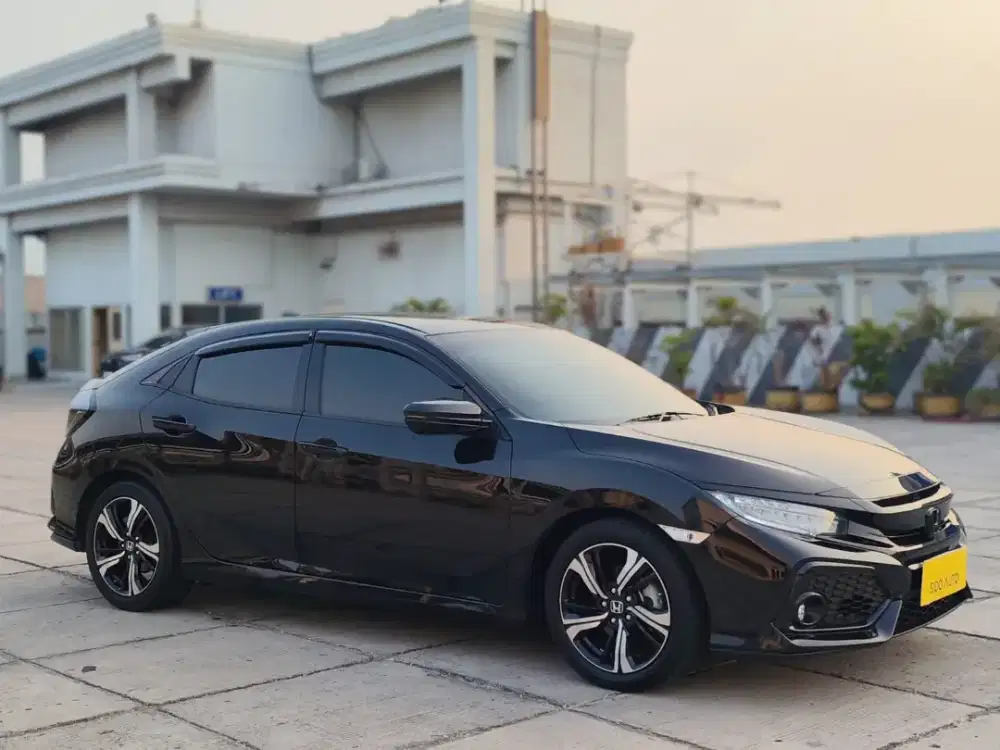 Civic hatchback 2018 low km