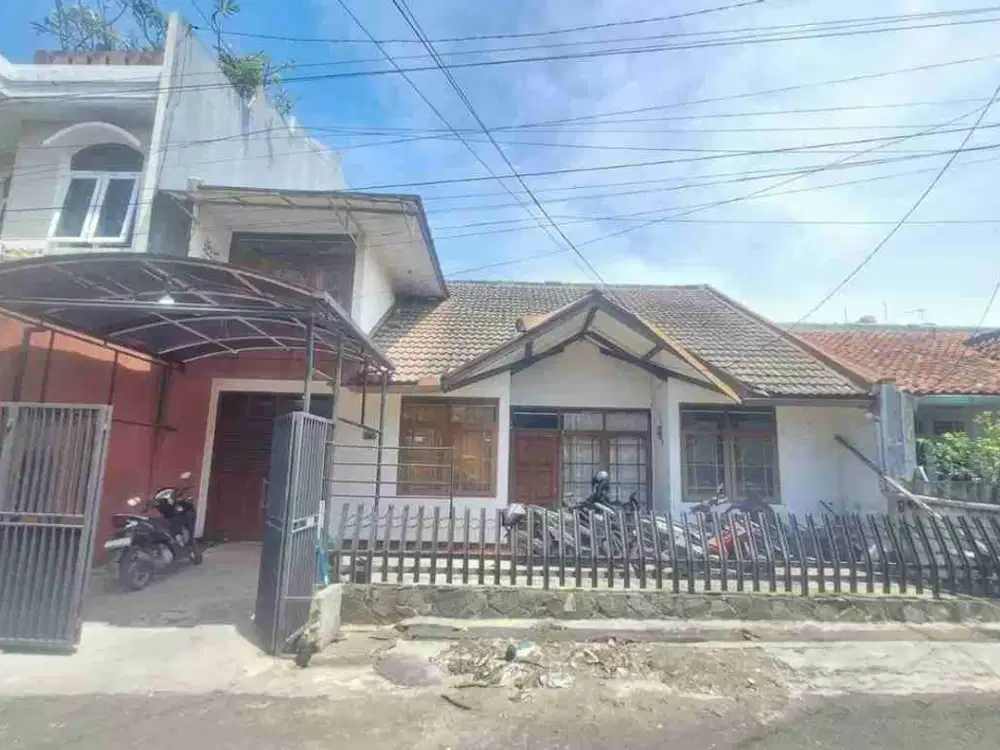Rumah lama Lokasi Strategis tengah kota Turangga Bkr Buahbatu Regol Bandung Dekat sekolah favorit SMA 8 dan akses Tol Buahbatu