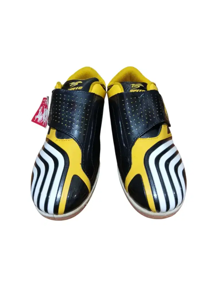 Sepatu Futsal keren brand Speed Original Unika BlackYellow size 40