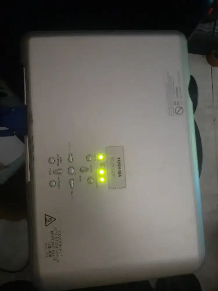 Projector proyektor toshiba normal
