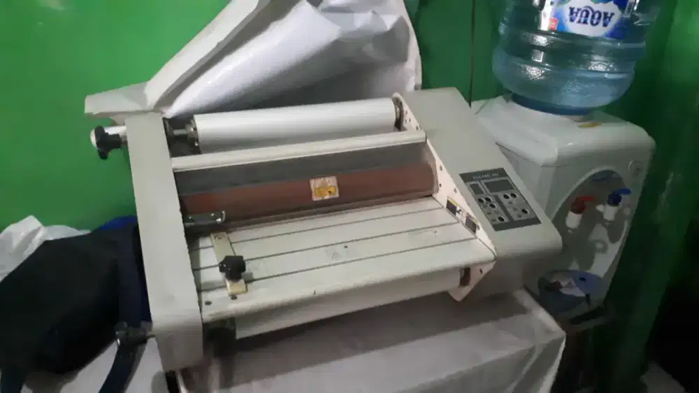 Mesin laminating roll