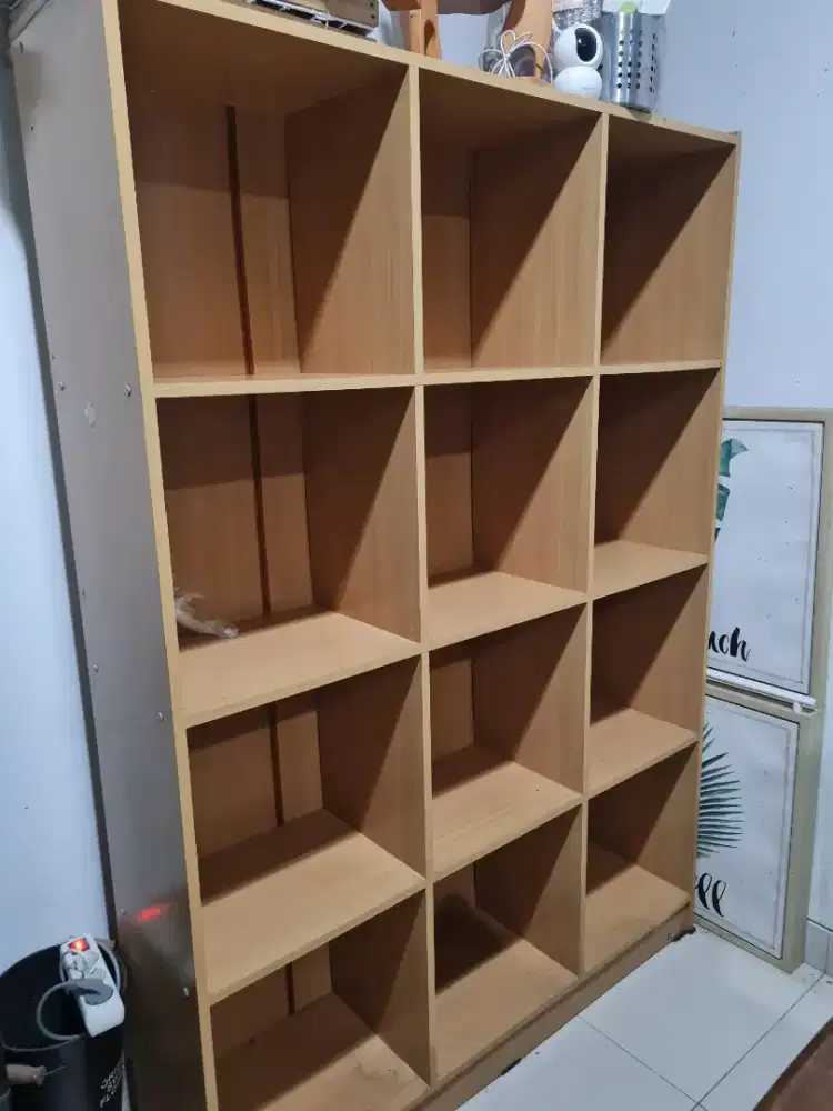 dijual lemari buku, lemari pajangan, lemari serba guna