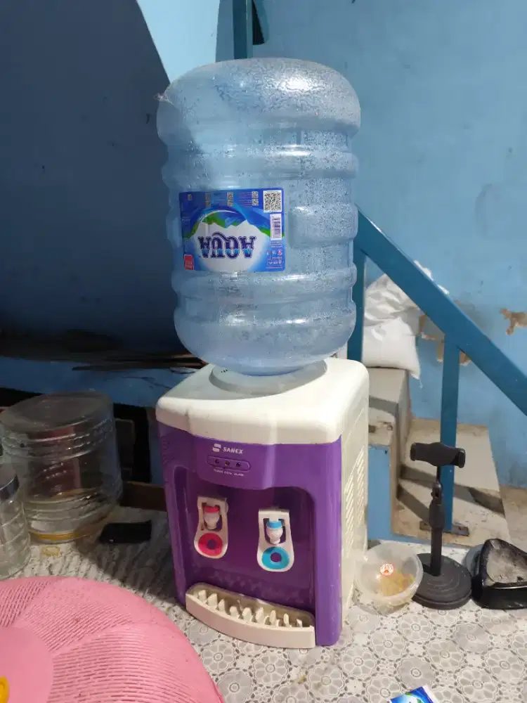 Dispenser sanex dan galon aqua