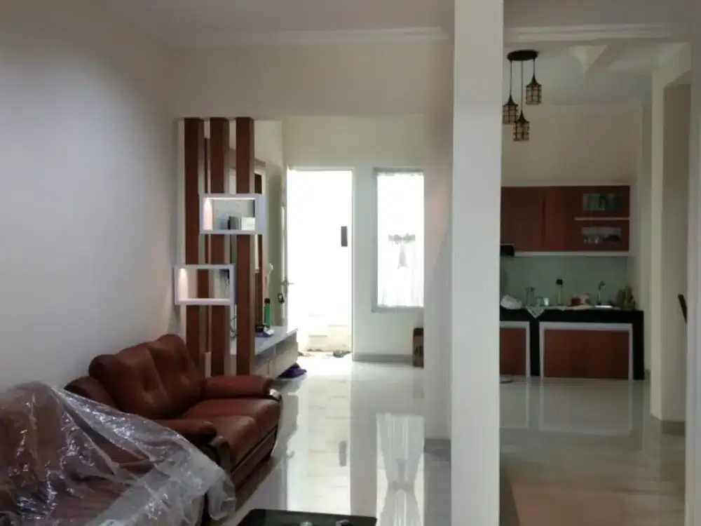 Tinggal Bawa Koper! Disewakan Rumah 2 Lantai Full Renov Cluster Laseine, Cakung, Jakarta Timur, 030
