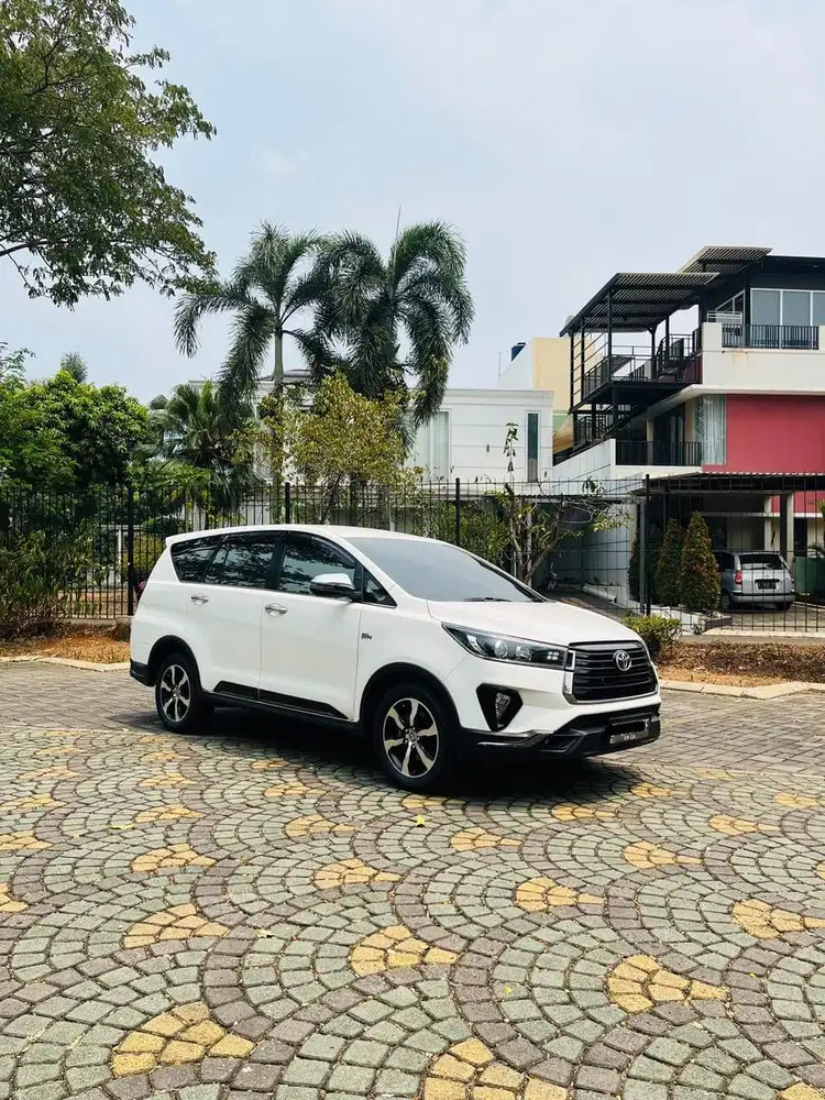 Toyota Kijang Innova Venturer 2.0 AT 2021 Kilometer 55rb record