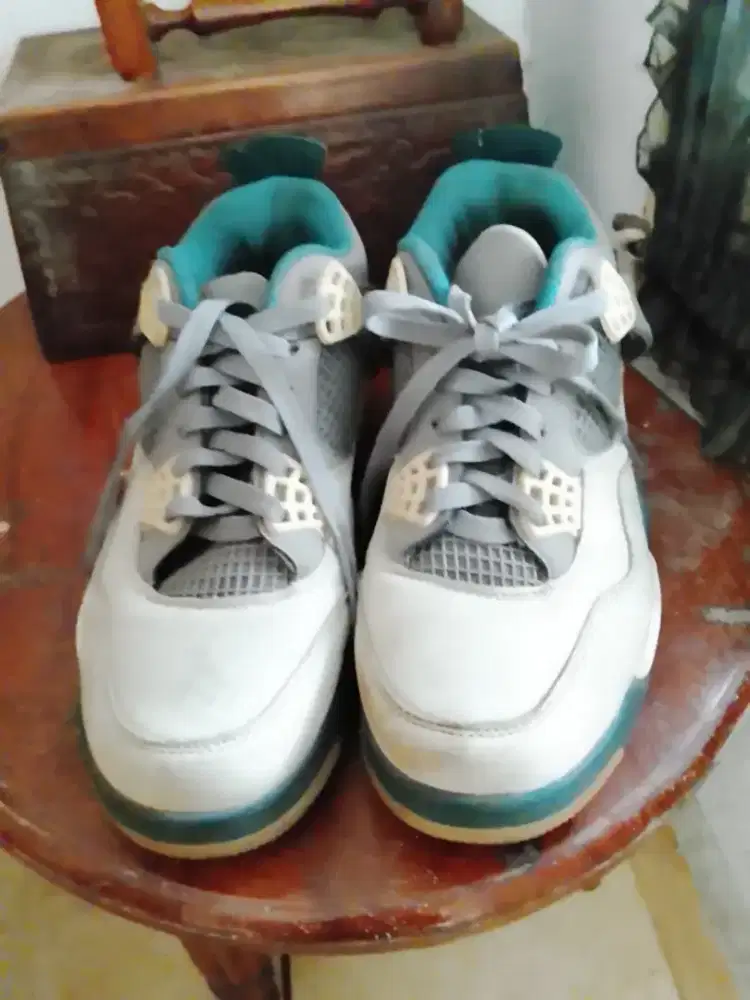 sepatu merek air