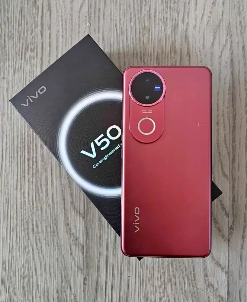 Vivo V50 512gb merah garansi 03/2027 cod bandung aja