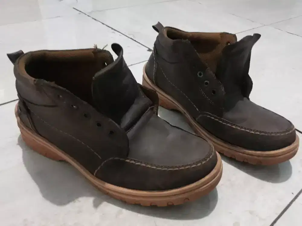 supatu kulit coklat