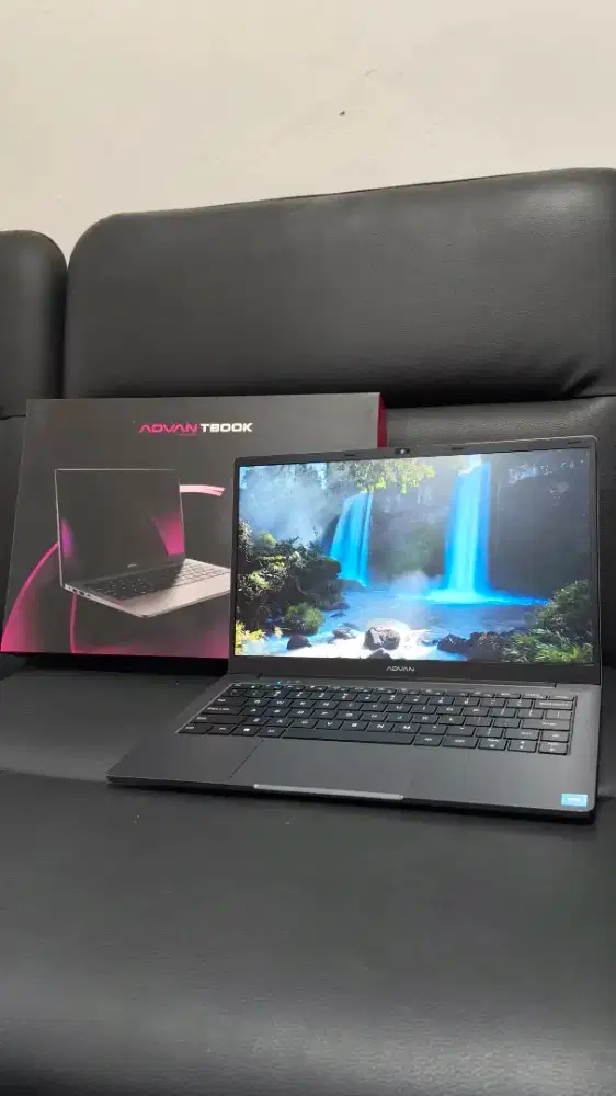 Laptop Advan T book 4/128 gb