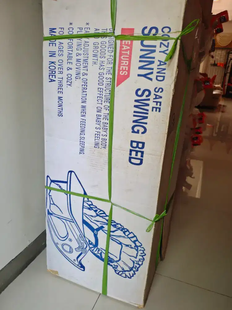 Baru lama di dus. Kursi plastik goyang untuk bayi