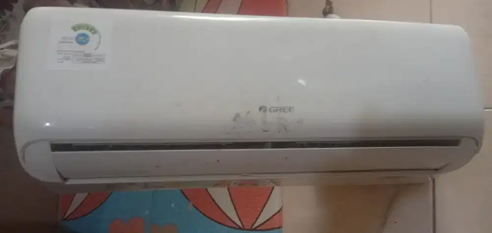 AC 1/2 PK merk Gree kondisi bekas bagus