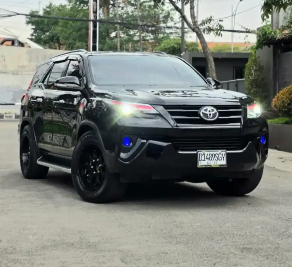 FORTUNER VRZ 2.4L AT 2017 KM 122rb ISTIMEWA BANDUNG