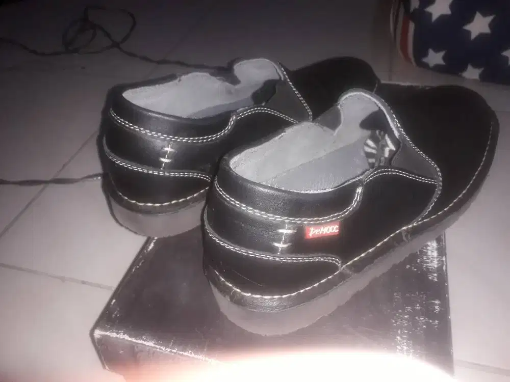 Sepatu kulit bekas baru pake 2 kali masih bagus