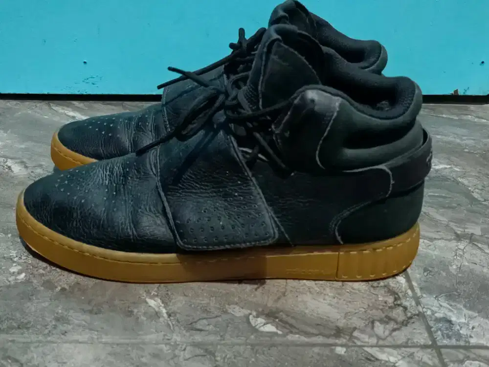Sepatu Adidas Tubular invander strap Black Gum  Sz  EU43,5  US9,5 ori