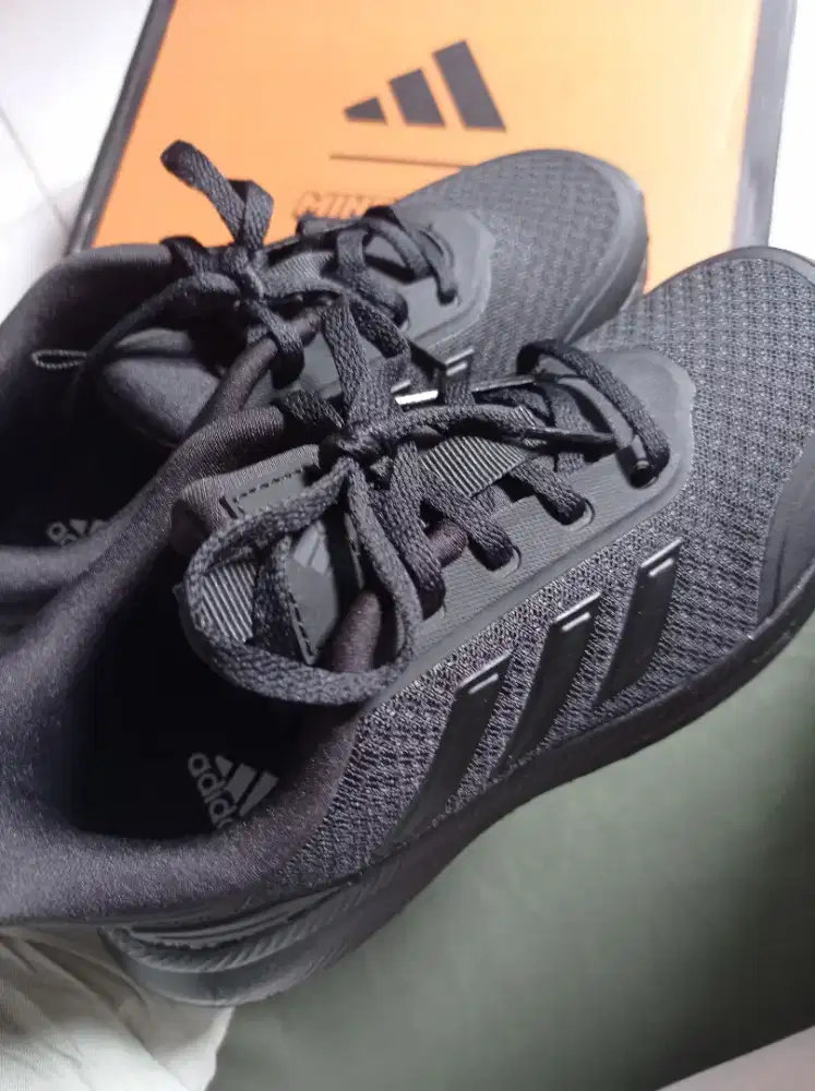 sepatu Adidas anak ori