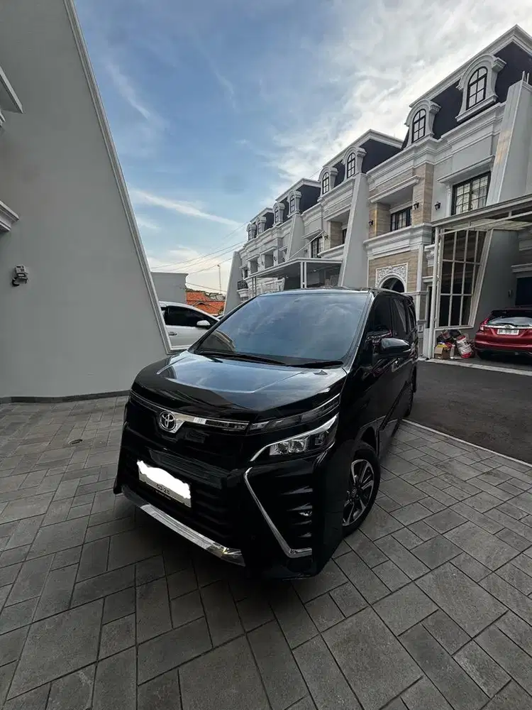 Toyota Voxy 2018 - 64rb KM - Pemakaian Pribadi, Tangan Pertama - Nego