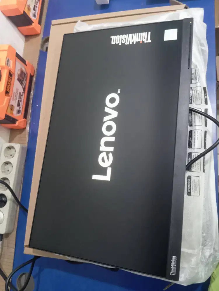 LENOVO PC THINKCENTRE M75S + LENOVO MONITOR THINKVISION
