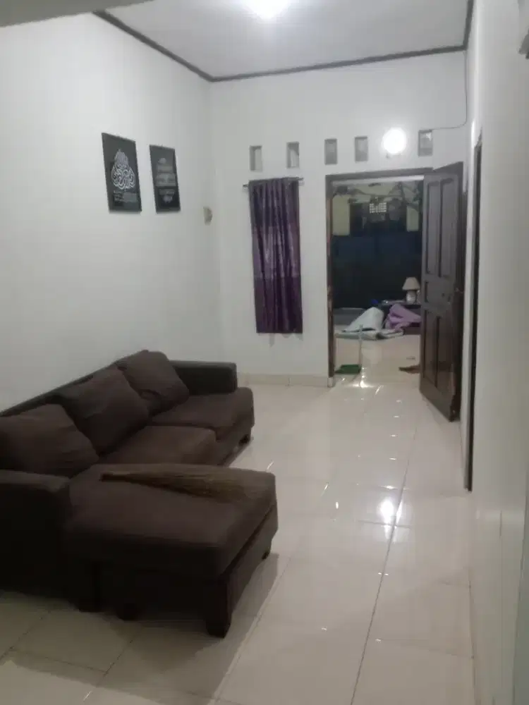 Rumah 2 lantai Komplit Harga Sewa Terjangkau lokasi strategis