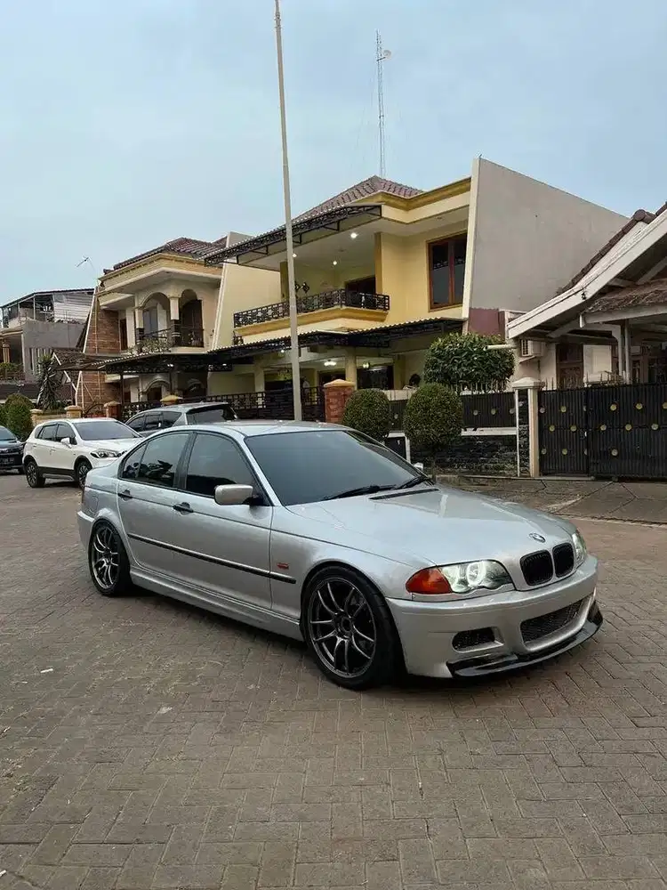 bmw 318i (2001)